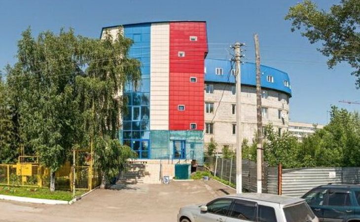 Суд запретил эксплуатировать скандально известный офисный самострой в Барнауле