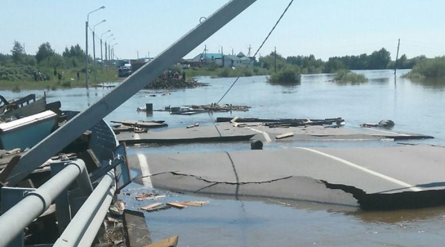 ГИБДД экстренно информирует водителей о размытых трассах в Сибири