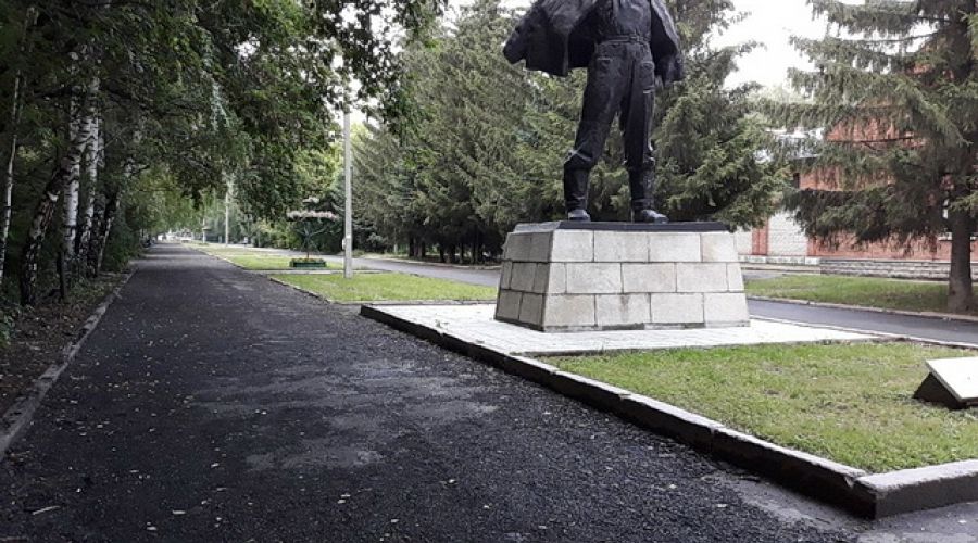 Аллею Целинников оперативно отремонтировали после массовых обращений барнаульцев