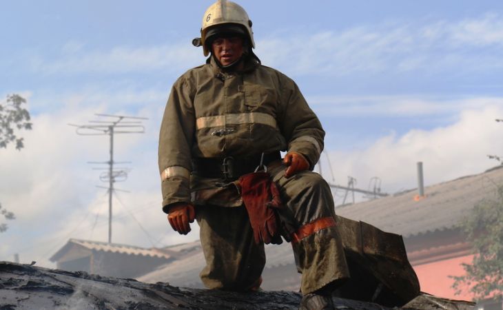 Барнаульские пожарные спасли частный сектор от выгорания