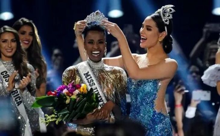 Темнокожая красавица Зозибини Тунзи стала победительницей конкурса "Мисс Вселенная-2019"