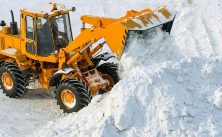 Свыше 37 тысяч кубометров снега вывезли с улиц Барнаула в выходные дни