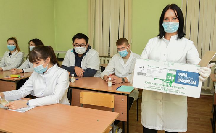 Фонд социального содействия депутата Госдумы Александра Прокопьева обеспечил вузы региона антисептиками