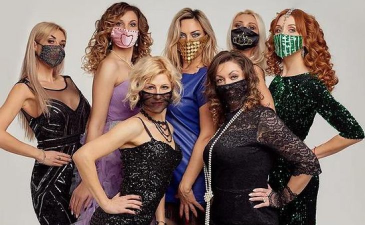 Участницы конкурса красоты "Миссис Барнаула-2020" провели фотосессию в антиковидных масках