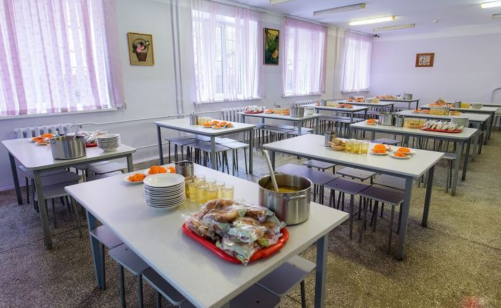 В России предложили бесплатно кормить учеников средней и старшей школы