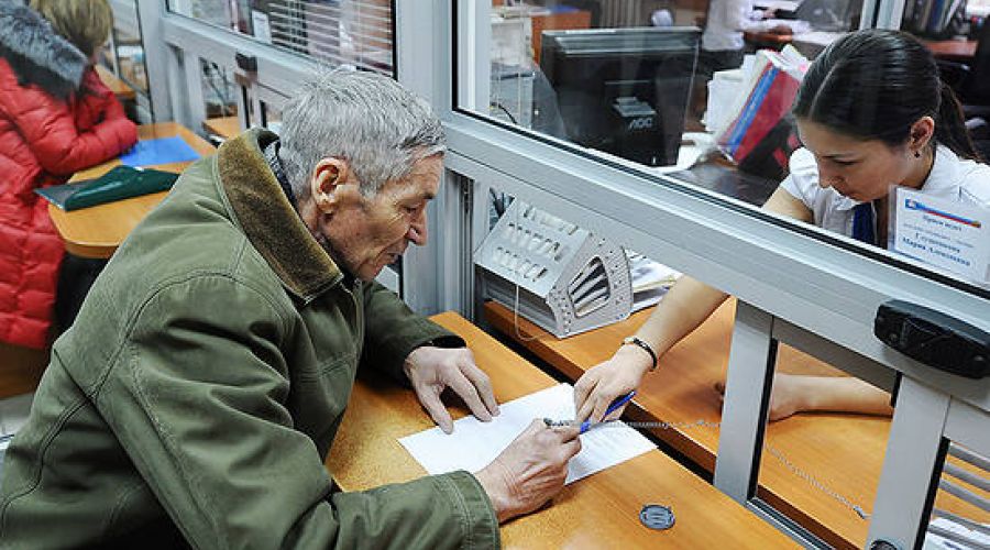 ВТБ за два года направит 2,5 млрд рублей на поддержку льготников