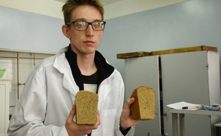 Студент АлтГТУ разработал рецептуру полезного хлеба с добавлением пчелиной пыльцы